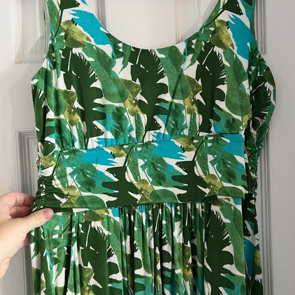 Maxi dress with beautiful green and blue leaves - Picture 3 of 6
